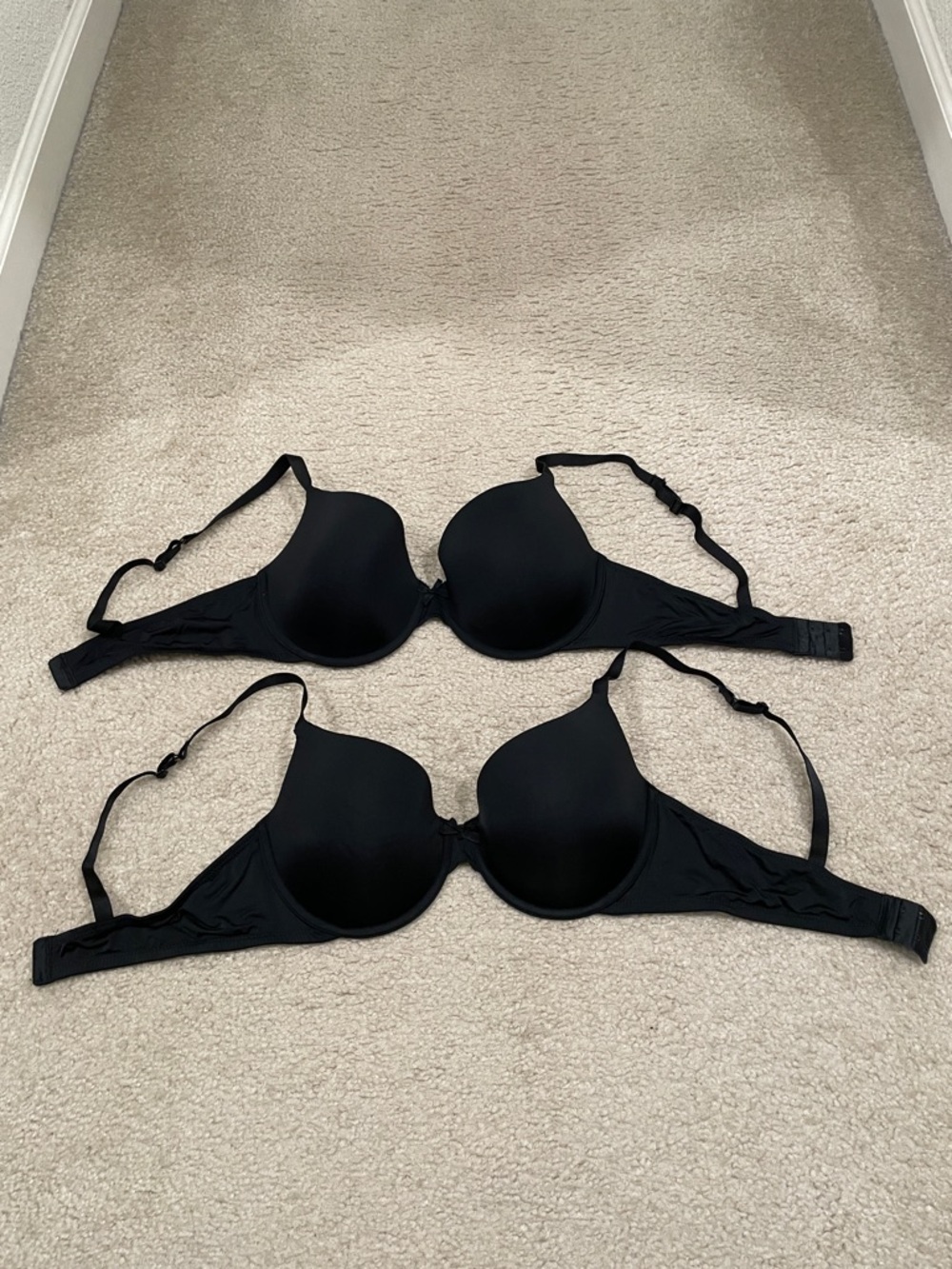 2 Preowned Auden black Seamless T-Shirt Bras 36D